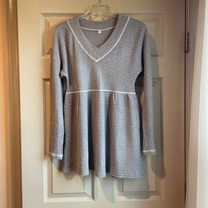 Gray Waffle‎ Knit Long Sleeve V-Neck Top, Size Small